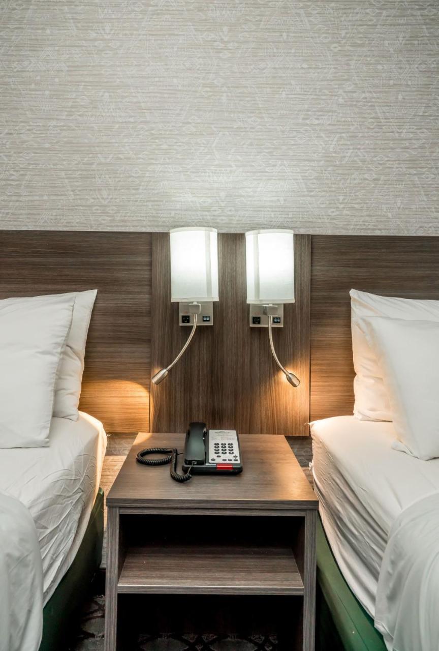 Letap Hotel Near Airtrain Jfk Airport Нью-Йорк Экстерьер фото